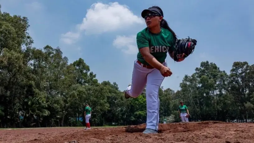 ¡Increíble! Jugadora mexicana de beisbol hace una gran jugada en la Copa Mundial Femenina de Beisbol