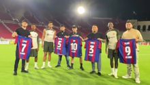 Jugadores del FC Barcelona conviven con la banda Fuerza Regida