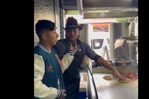 Taquero presume en video ganar cinco veces más que un profesionista