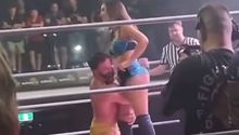 Luchador estadounidense intenta golpe bajo a gladiadora australiana y sale mal