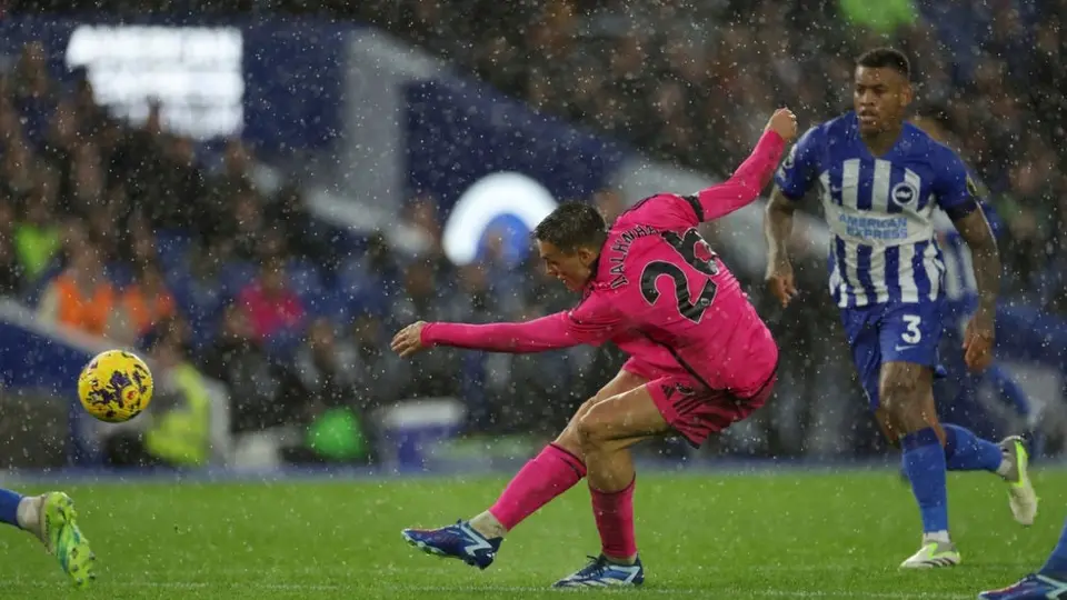 Premier League: Raúl Jiménez fue titular en el empate del Brighton y Fulham