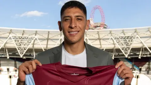 Edson Álvarez explicó por qué escogió el 19 con West Ham: 'Es el número de mi familia'