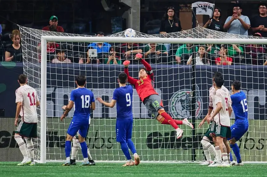 Gol en los últimos minutos de Uzbekistán l MEXSPORT
