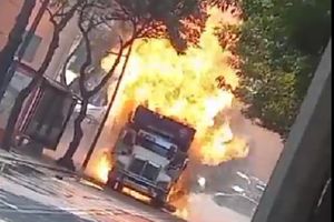 Camión con cilindros de gas explotó sobre Calzada de Tlalpan