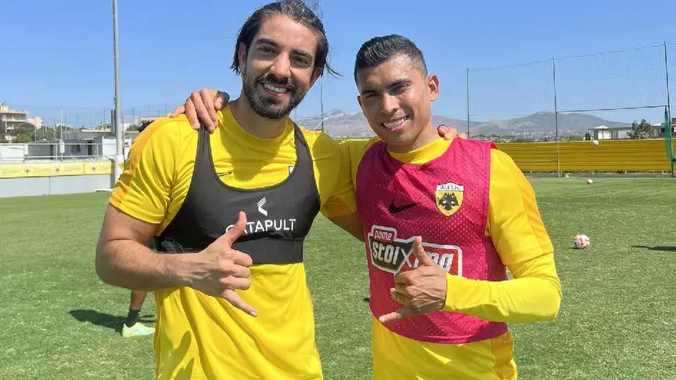 Orbelín Pineda se incorpora al AEK Atenas y ya convive con su compatriota Rodolfo Pizarro