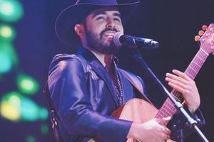 Unos tragos y a cantar; Joss Favela revela su secreto para conectar en el escenario