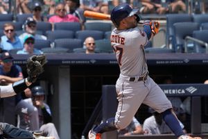 José Altuve pega HR ante Yankees y llega a 200 cuadrangulares en MLB