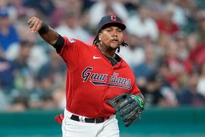 MLB reduce suspensión de José Ramírez a dos juegos luego de su pelea con Tim Anderson