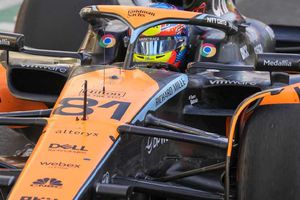 ¡Sorpresa de McLaren! Piastri se lleva la Pole de la Sprint; Checo cae al octavo puesto