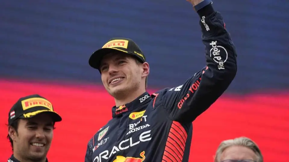 Max Verstappen domina la FP2; Checo termina cuarto muy cerca de su coequipero