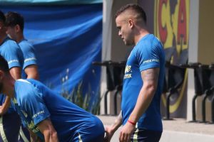 'Cabecita' Rodríguez genera polémica por foto con Miguel Layún en entrenamiento del América