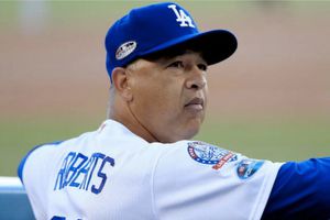 Julio Urías tiene decepcionado y triste al coach de los Dodgers, Dave Roberts