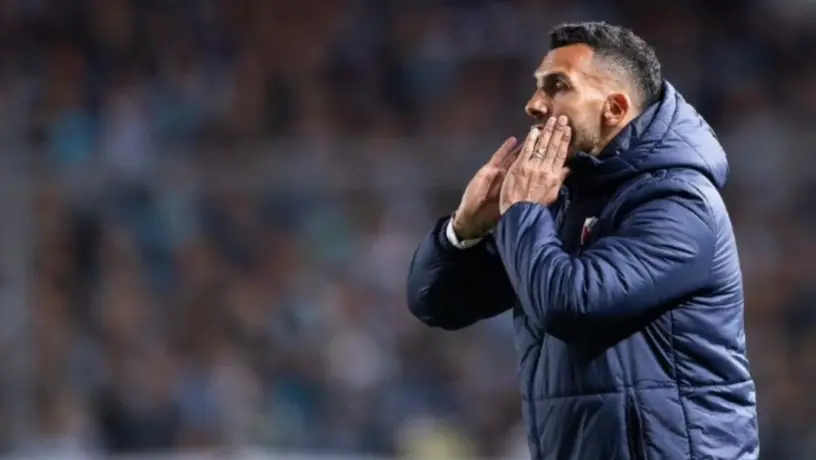 Carlos Tevez, DT de Independiente, confiesa que tres jugadores del equipo no saben sumar ni restar