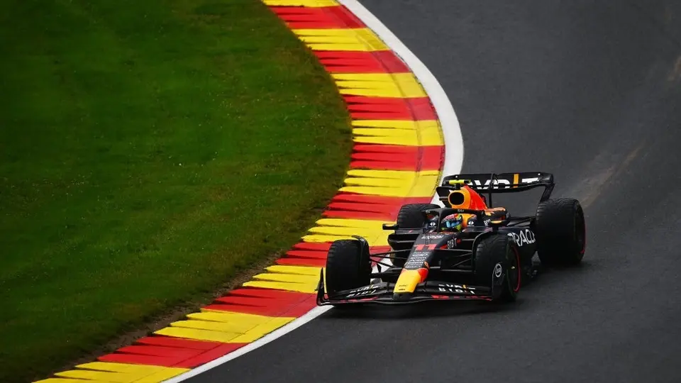 ¿Sabotaje? Ingeniero de Red Bull pide que 'Checo' dejara pasar a Max Verstappen