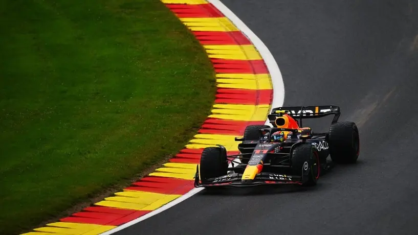 ¿Sabotaje? Ingeniero de Red Bull pide que 'Checo' dejara pasar a Max Verstappen