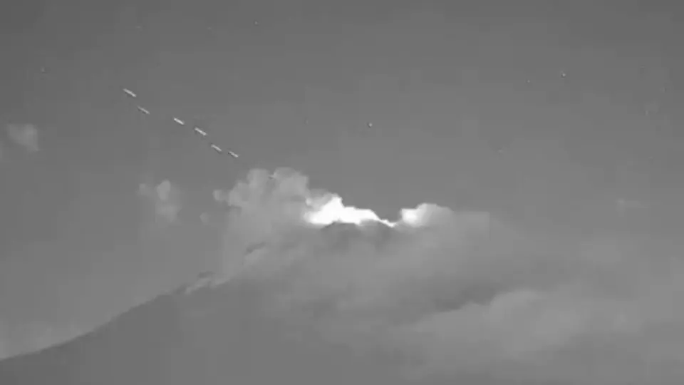 ¿OVNIS en el 'Popo'? Captan objetos no identificados en el volcán Popocatépetl