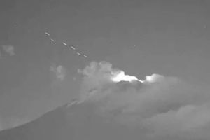 ¿OVNIS en el 'Popo'? Captan objetos no identificados en el volcán Popocatépetl