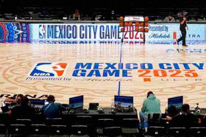 ¡Invitado de lujo! Scottie Pippen asistió al partido de NBA en la Arena CDMX