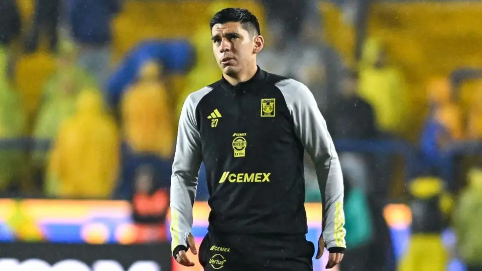 ¡Se quedó en susto! Jesús Angulo sufre aparatosa caída que parecía haberlo lesionado