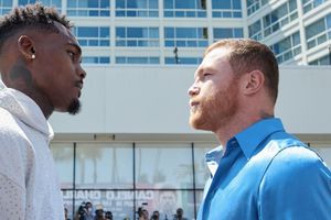Canelo Álvarez previo a la pelea contra Charlo: "Para mí es un honor estar aquí"