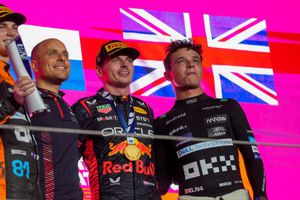 GP de Qatar: Max Verstappen celebra sin el tradicional champagne