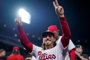 Lorenzen logra el 14to juego sin hit en la historia de Phillies en su segundo partido con el equipo