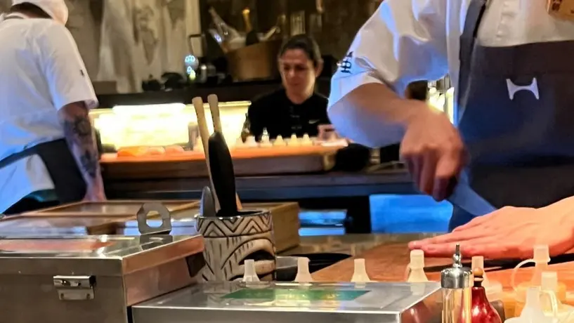 Ana Guevara recibe críticas en redes tras ser captada en lujoso restaurante en CDMX