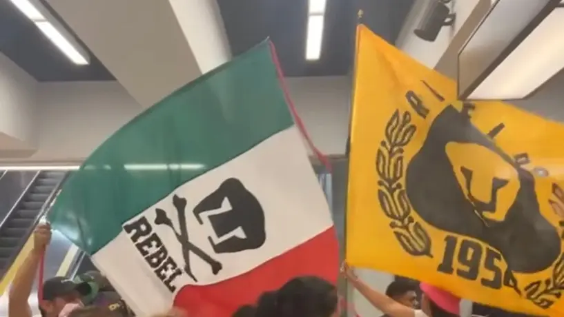 Ciudadanos canadienses quedan impactados al ver a afición de Pumas en las calles