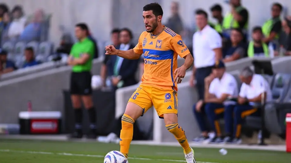 ¡A lo Higuita! Juan Vigón estuvo cerca de marcar un golazo de 'escorpión' en el Clásico Regio
