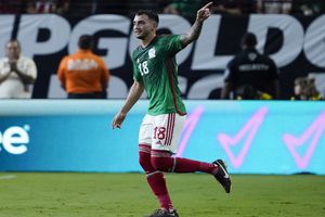 Luis Chávez protagoniza cómico momento durante conferencia de prensa