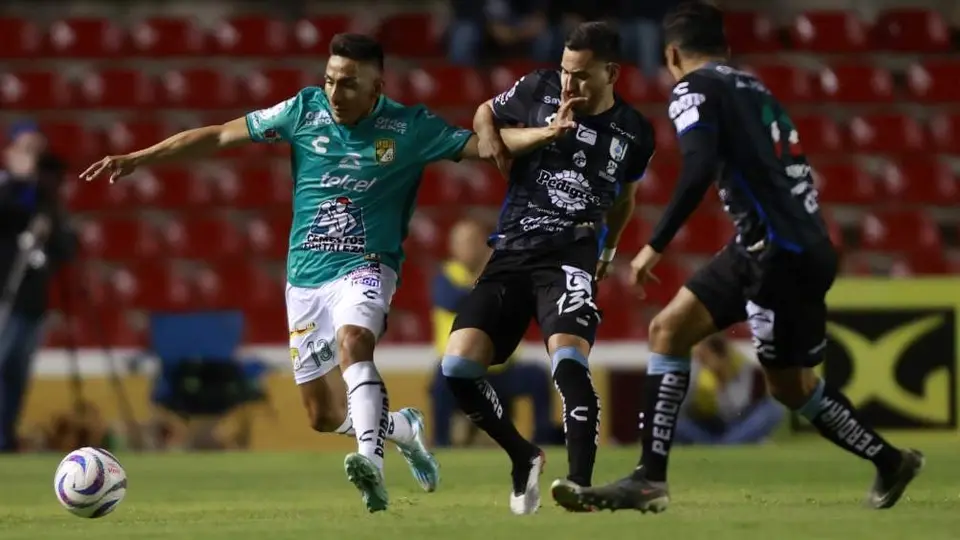 ¡A oscuras! Partido de Querétaro y León se suspendió porque se fue la luz