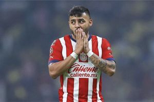 Álvaro Morales explota contra Alexis Vega tras indisciplina: "Vas a acabar como un indigente"