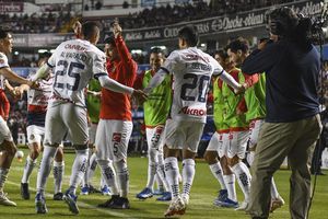 Chivas celebra al estilo "La Monja de la Feria" el gol de Roberto 'Piojo' Alvarado