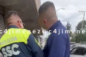 Usuarios piden cumbia de “¡Déjame pasar!” tras altercado entre motociclista agrediendo a policía