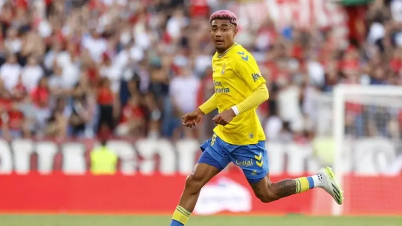 Aficionados del Barcelona elogian actuación de Julián Araujo contra Vinicius Jr. y el Real Madrid