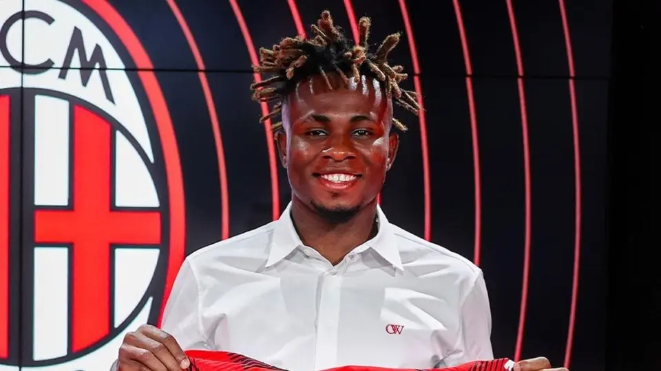 ¡Oficial! AC Milan ficha al nigeriano Samu Chukwueze