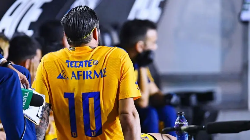 Gignac asiste a la iglesia y manda mensaje tras anotar en el Clásico Regio