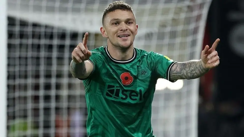 Kieran Trippier encaró a un aficionado del Newcastle tras la derrota contra Bournemouth