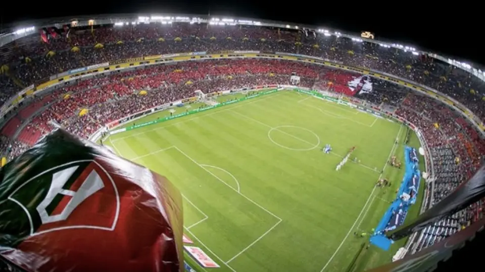 Atlas vuelve a ser multado por el mal estado del césped en el Estadio Jalisco