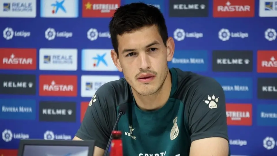 César Montes no negocia con el América; Espanyol pide 10 millones de euros por el defensa
