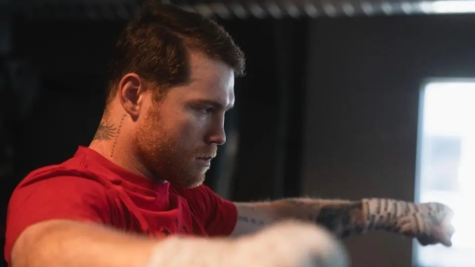 Canelo Álvarez: El boxeador mexicano entrena con canciones de Peso Pluma