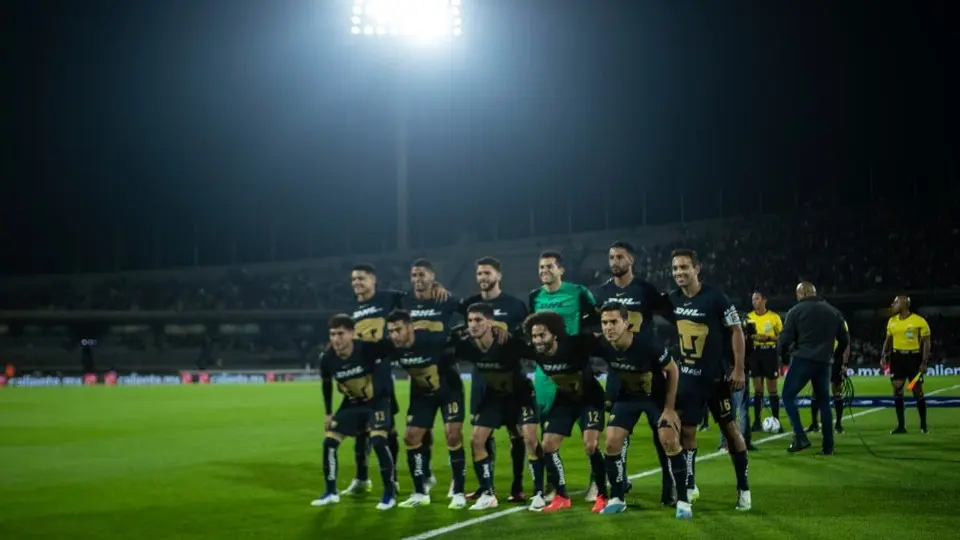 Pumas escuchó a su afición y jugó de azul y oro ante Toluca en Ciudad Universitaria