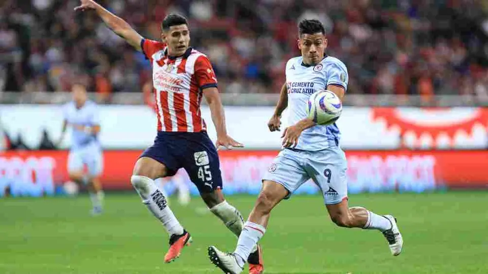 ¡Les dan la despedida! Chivas venció por la mínima a Cruz Azul, que dice adiós al Apertura 2023