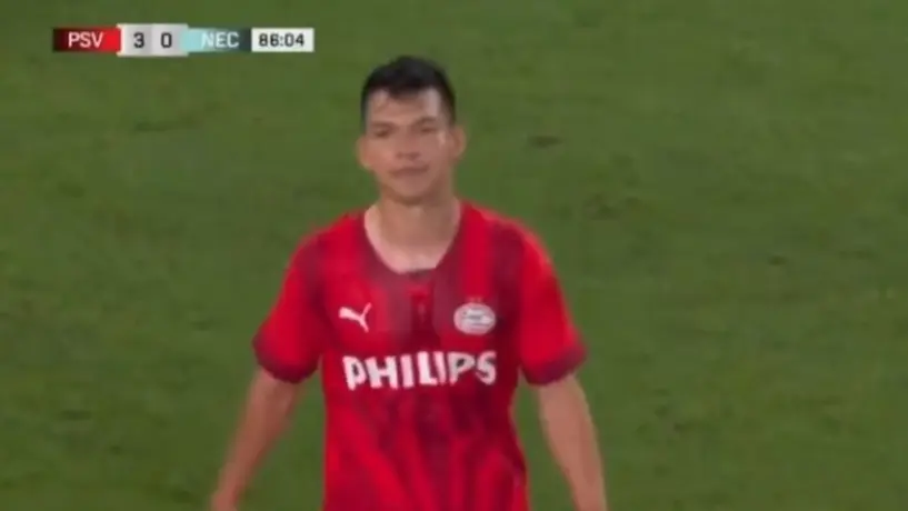 'Chucky' Lozano: El mexicano se molesta por no poder cobrar penal a favor de PSV