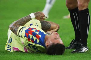 Álvaro Morales explota contra Jesús Gallardo tras lesión de Brian Rodríguez: 'Lo fue a cazar'