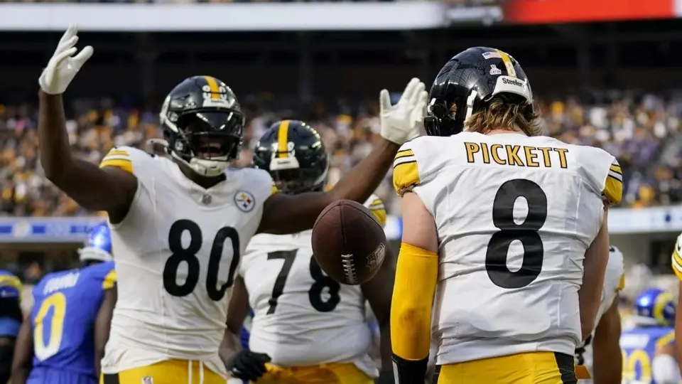 Jugadores de los Steelers prueban los dulces mexicanos