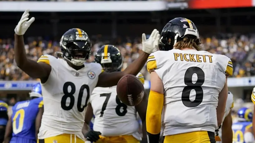 Jugadores de los Steelers prueban los dulces mexicanos