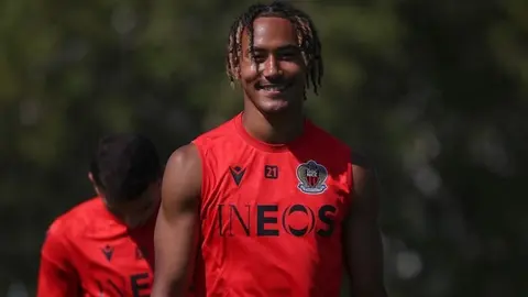 OGC Niza muestra su apoyo a Alexis Beka Beka, jugador de 22 años que trató de quitarse la vida