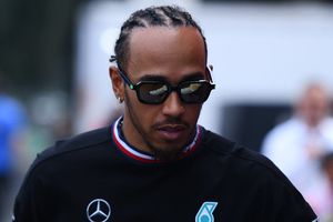 Hamilton lanzó dardo a Checo: 'Si tuviera su auto, las cosas serían diferentes para Max'