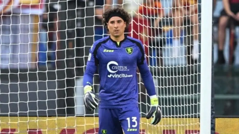 Guillermo Ochoa vuelve a la titularidad en el juego entre Salernitana contra Genoa